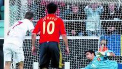 <b>PENALTI PARADO. </b>El portero Asenjo sigue dando la talla en el Europeo Sub-21. Ayer detuvo este penalti lanzado por el inglés Milner.