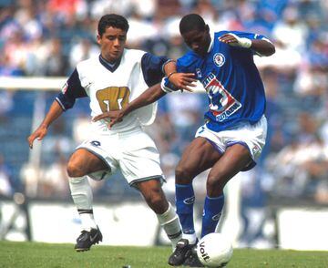 El goleador ecuatoriano estuvo poco tiempo en La Máquina, pues sólo vistió la camiseta celeste en el Invierno 98