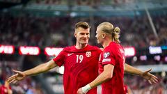 Oslo (Norway), 20/06/2023.- Erling Braut Haaland (R) of Norway celebrates with Alexander Sorloth after scoring the 3-0 goal during the UEFA Euro 2024 qualifying soccer match between Norway and Cyprus in Oslo, Norway, 20 June 2023. (Chipre, Noruega) EFE/EPA/Terje Pedersen NORWAY OUT

