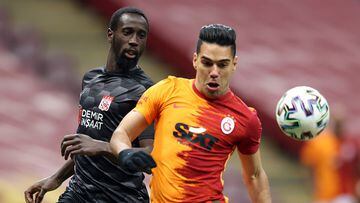 Falcao Garc&iacute;a, delantero del Galatasaray, anot&oacute; doblete en el empate 2-2 ante el Sivasspor en el Telekom Turk. El colombiano lleg&oacute; a 7 goles en la temporada