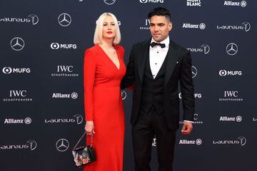 Falcao García y Lorelei Taron posan para las cámaras en los Premios Laureus que se desarrollaron en Mónaco.