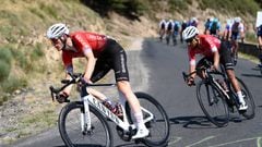 Connor Swift y Nairo Quintana en el Tour de Francia