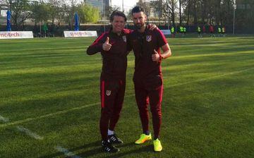 Raducioiu, junto a Rubén Rodríguez, en la Academia del Atlético de Madrid en Bucarest.