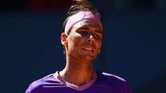 Rafa Nadal se lamenta durante su partido ante Alexander Zverev en los cuartos de final del Mutua Madrid Open 2021.