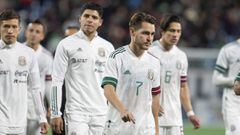 Jugadores mexicanos despu&eacute;s del partido contra Ecuador