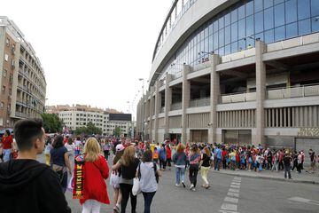 Great atmosphere at the last football match to be played at the Vicente Calderón.
