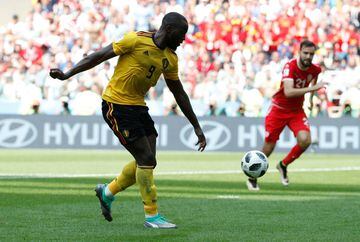 Romelu Lukaku anotó su segundo gol poco antes del descanso. Tras recibir un pase entre líneas de Meunier y la picó por encima del portero.