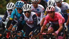 Jakob Fuglsang, Vincenzo Nibali y Joao Almeida, durante una etapa del Giro de Italia 2020.