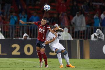 Con goles de Andrés Ibargüen y Déinner Quiñones, Medellín venció 2-1 a Nacional de Montevideo en el Atanasio Girardot. El Poderoso sigue en la pelea por clasificar a octavos.