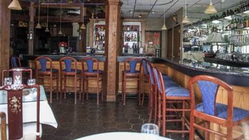 Fond Du Lac (United States), 14/05/2020.- A restaurant and bar sits empty and closed in Milwaukee, Wisconsin, USA, 14 May 2020. The Wisconsin Supreme Court reportedly ended Governor Tony Evers stay at home order in a four to three ruling on 13 May. A numb