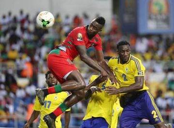 Frederic Mendy (L) of Guinea Bissau goes for a header against Aaron Appindangoye of Gabon during the 2017 Africa Cup of Nations
