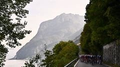 El pelotón durante el Giro de Lombardia.
