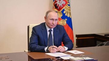 Vladimir Putin, con la bandera de Rusia de fondo