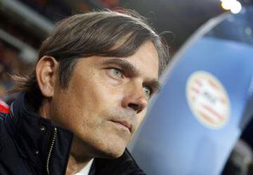 PSV's headcoach Phillip Cocu looks on during the Champions League round of 16 first leg soccer match between PSV Eindhoven and Atletico Madrid at the Philips stadium in Eindhoven, Netherlands, Wednesday, Feb. 24, 2016.