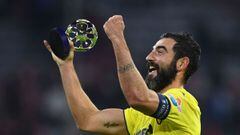 Villarreal&#039;s Spanish defender Raul Albiol celebrates after the UEFA Champions League quarter-final, second leg football match FC Bayern Munich v FC Villarreal in Munich, southern Germany on April 12, 2022. (Photo by Christof STACHE / AFP)