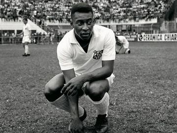 Pelé jugó contra Católica en semifinales de 1962: 1-1 de local y 1-0 vencieron los brasileños en casa. El astro también jugó contra el Ballet Azul.