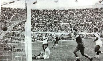 Gol de Ra&uacute;l P&eacute;rez para la victoria de Chile sobre Per&uacute; en el Sudamericano de 1941.