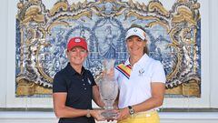Stacy Lewis y Suzann Pettersen, con el trofeo de la Solheim Cup.
