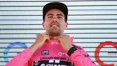 Time-trial masterclass earns Dumoulin Giro lead