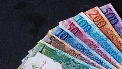 ¿Cuál es la moneda de Qatar y cuál es el tipo de cambio respecto al Euro?