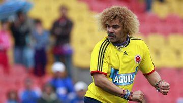 Carlos 'Pibe' Valderrama en un partido de exhibición con la camiseta de la Selección Colombia