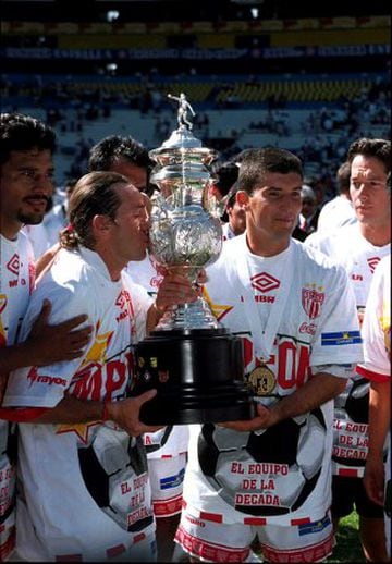 Tuvo un breve paso con el Real Oviedo en la temporada 1988-89. Fue Campeón de Liga a su regresó al fútbol mexicano, con el Puebla en la 1989-90. Ocho años después volvió ser monarca liguero, ahora con el Necaxa, en el Invierno 98.