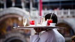 La indignante oferta de trabajo para un camarero en Galicia esta Semana Santa