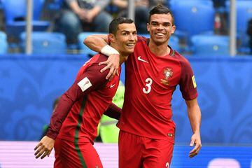 Cristiano Ronaldo celebra el 0-1 de penalti con Pepe. 