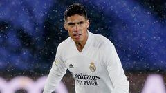 Raphaël Varane completes move to Manchester United