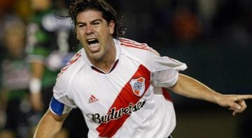 El Matador, en 2004 y 2005, avanzó con River Plate hasta semifinales del certamen continental.  