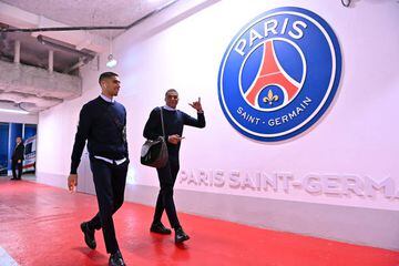 Achraf Hakimi and Kylian Mbappe of Paris Saint-Germain