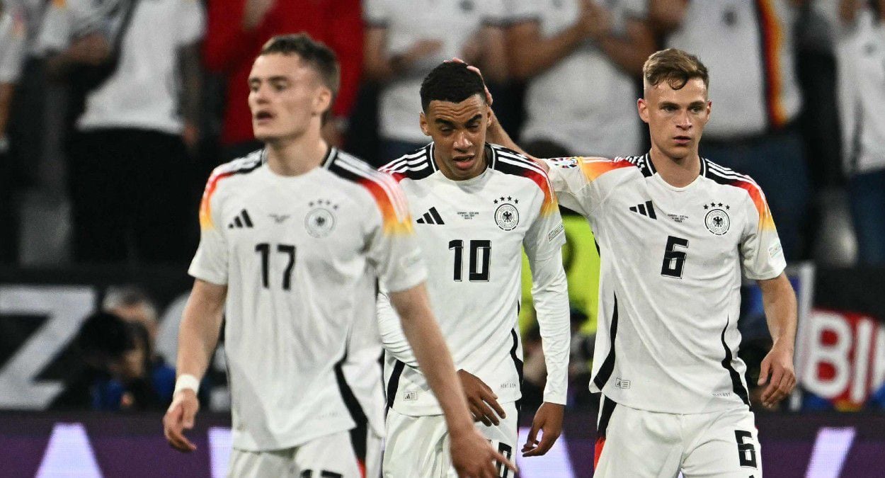 Wirtz, Musiala y Kimmich celebran el segundo gol de Alemania ante Escocia.