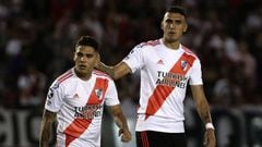 River Plate&#039;s forward Matias Suarez (R) comforts teammate Colombian midfielder Juan Quintero after failing to score a penalty kick against San Lorenzo during their Argentina First Division 2019 Superliga Tournament football match at El Monumental sta
