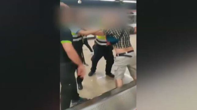 Madrid police take down mask dodging rail passenger