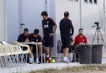 Tiago's first training session with Atlético as Simeone's assistant