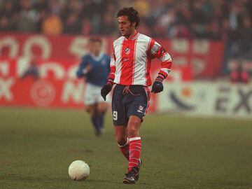 En el club rojiblanco estuvo ocho años, hasta 2003. El de Jerez de la frontera es una leyenda del club, defendió la camiseta del club rojiblanco en 225 ocasiones, anotando un total de 48 goles.
