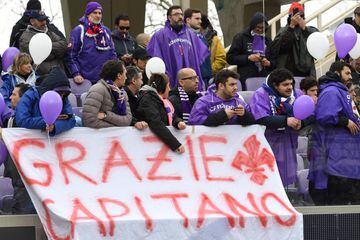 Supporters pay tribute to late Fiorentina's captain Davide Astori with a banner reading "Thanks Captain" on March 11, 2018 during the Italian Serie A football match Fiorentina vs Benevento at the Artemio Franchi stadium in Florence. 
Italian player Davide