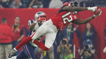 HOUSTON, TX - FEBRUARY 05:  Mohamed Sanu #12 of the Atlanta Falcons makes a catch against LeGarrette Blount #29 of the New England Patriots during Super Bowl 51 at NRG Stadium on February 5, 2017 in Houston, Texas.  (Photo by Kevin C. Cox/Getty Images)