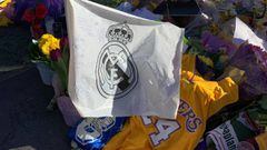 Bandera del Real Madrid en el memorial a Kobe Bryant en el Staples Center depositada por la pe&ntilde;a de Los &Aacute;ngeles.