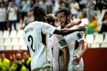 El central no sólo se encarga de parar a los delanteros rivales, en esta ocasión se encargó de marcar un gol decisivo para que el Albacete consiguiera su segunda victoria de la temporada.