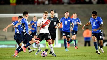 BUENOS AIRES, ARGENTINA - SEPTEMBER 24: Lucas Beltran of River Plate drives the ball during a match between River Plate and Talleres as part of Liga Profesional 2022 at at Estadio Mas Monumental Antonio Vespucio Liberti on September 24, 2022 in Buenos Aires, Argentina. (Photo by Marcelo Endelli/Getty Images)