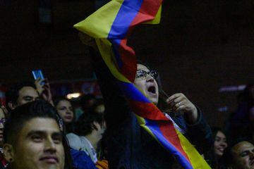 La Selección Colombia de voleibol detonó alegría en el Coliseo El Salitre al ganarle a Perú 3-0. El país sueña con un cupo a Tokio que se define contra Argentina.