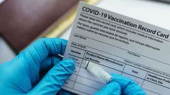 Algunos lugares en Estados Unidos requieren prueba de vacunaci&oacute;n contra el coronavirus para ingresar. Te explicamos c&oacute;mo solicitar tu certificado de vacunaci&oacute;n.
