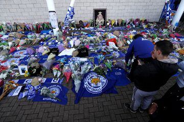 Leicester City football fans pay their respects
