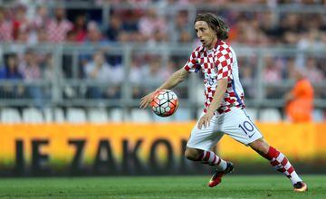 El compañero y complemento de Rakitic en la cancha. Luka Modric también es un jugaor estelar para Croacia y su presencia siempre potencia en medio campo. 