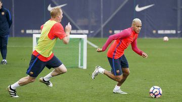 Neymar y Mathieu, durante un entrenamiento del Barcelona.
