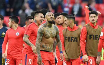 Chile's midfielder Arturo Vidal (C) smiles at the end of the 2017 Confederations Cup group B football match between Chile and Australia at the Spartak Stadium in Moscow on June 25, 2017.