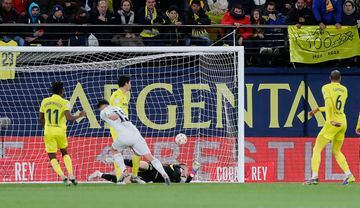 Ceballos supera a Jorgensen con un disparo raso y culmina la remontada.