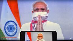14 April 2020, India, Kolkata: Indian Prime Minister Narendra Modi is seen on a smartphone and a screen announcing the extension of the coronavirus lockdown until early May. Photo: Avishek Das/SOPA Images via ZUMA Wire/dpa
 
 
 14/04/2020 ONLY FOR USE IN 