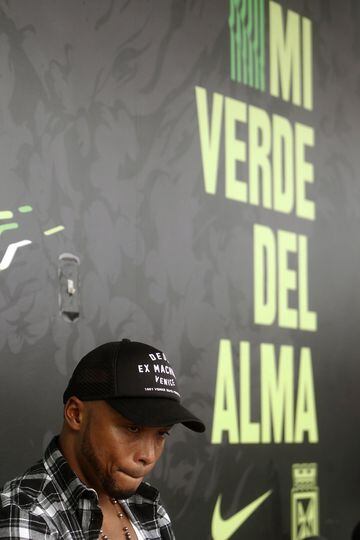 El lateral anuncia que se retira de las canchas en medio de lágrimas. Camilo Zúñiga ganó seis títulos en su carrera y jugó en Atlético Nacional, Napoli, Watford y Bolonia.